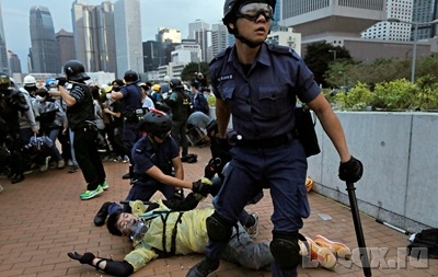 Полиция Гонконга против демонстрантов